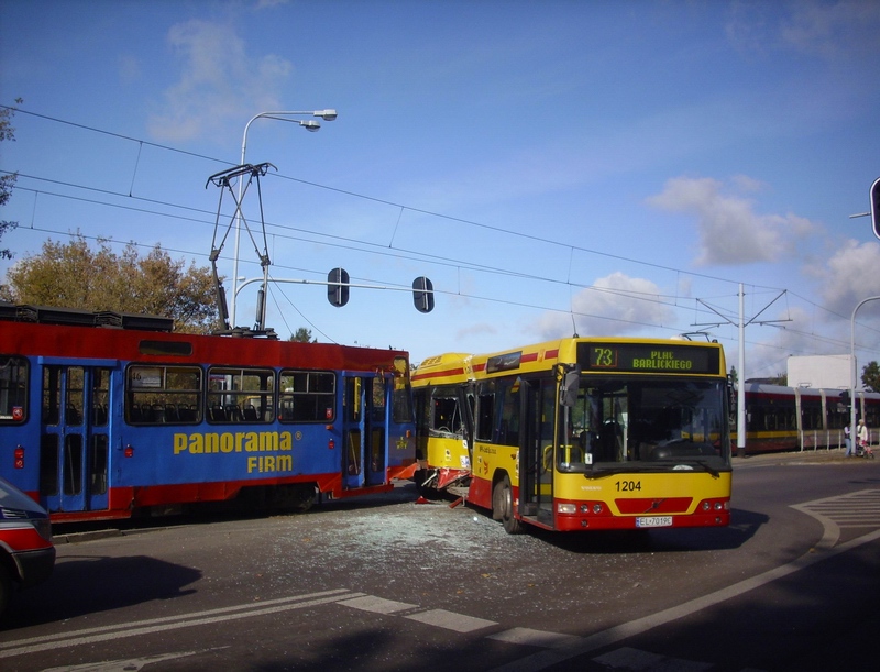 Wypadek na Zgierskiej przy Liściastej (1)
