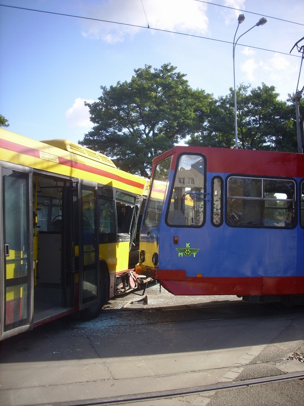 Wypadek na Zgierskiej przy Liściastej (2)